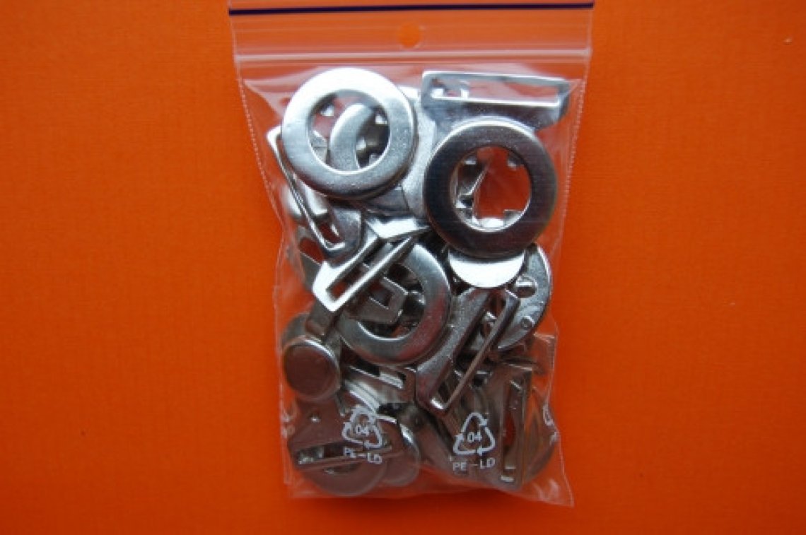 Spona kovová 1650 šíře 23mm nikl