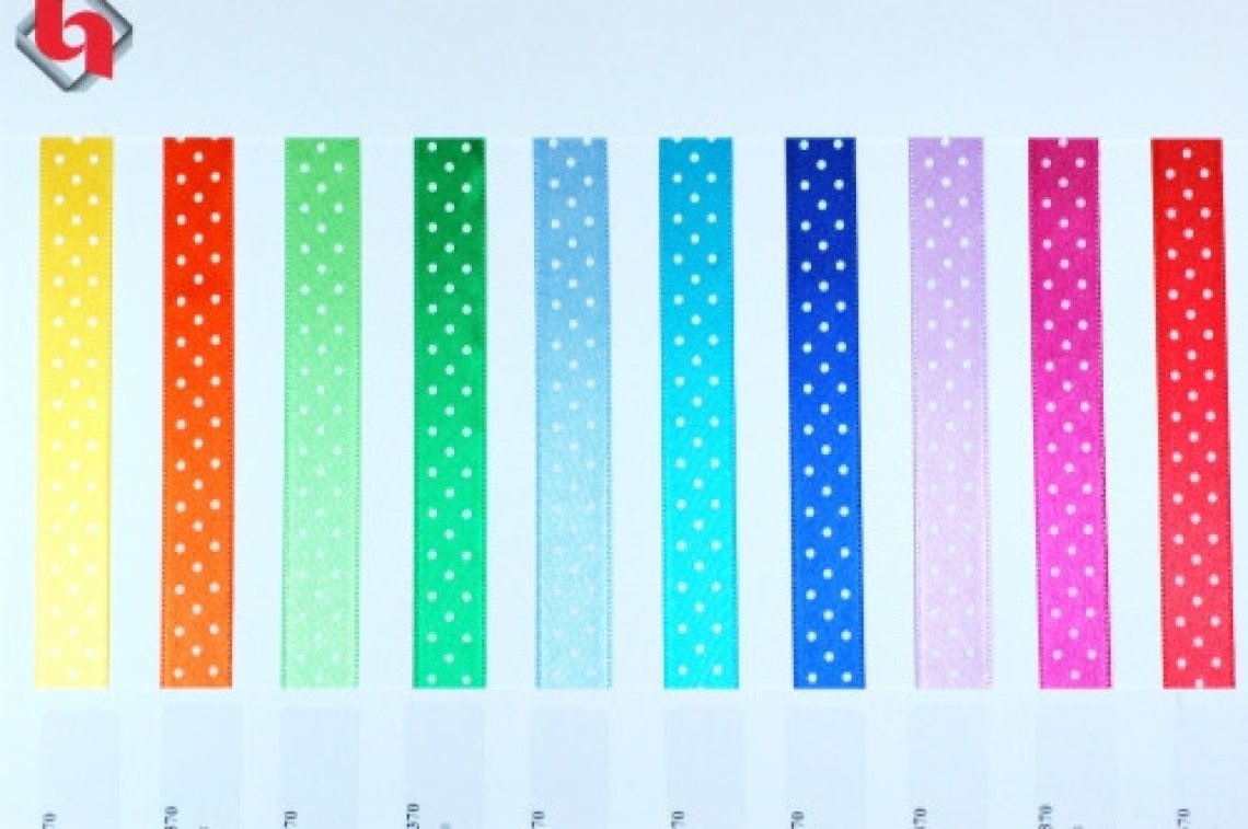 Stuha atlasová oboulící šíře 15mm puntík