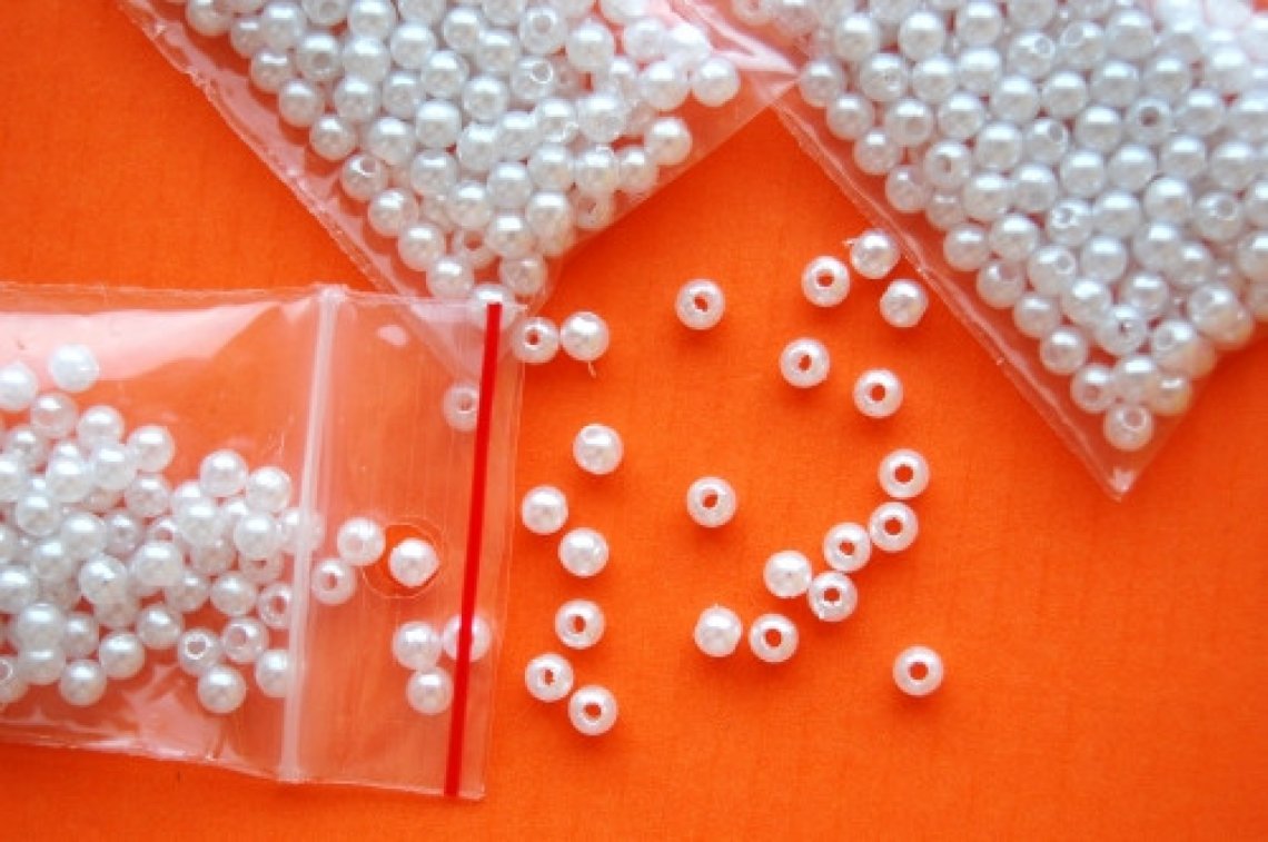 Korálky plastové PERL bílé 5g