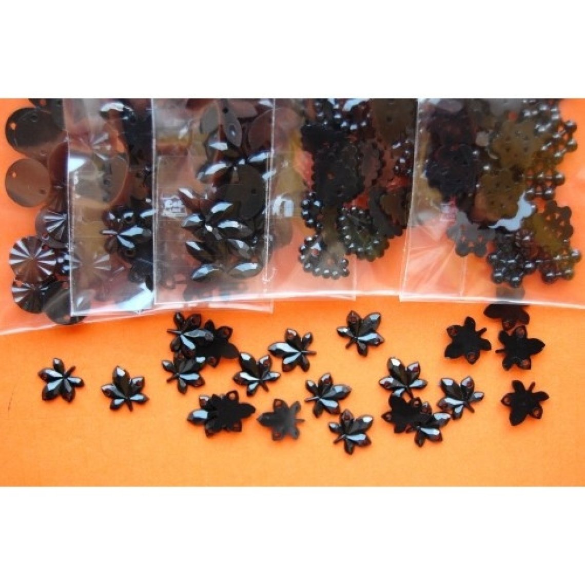 Našívací ozdoba 348 vel.10-12mm balení 2g