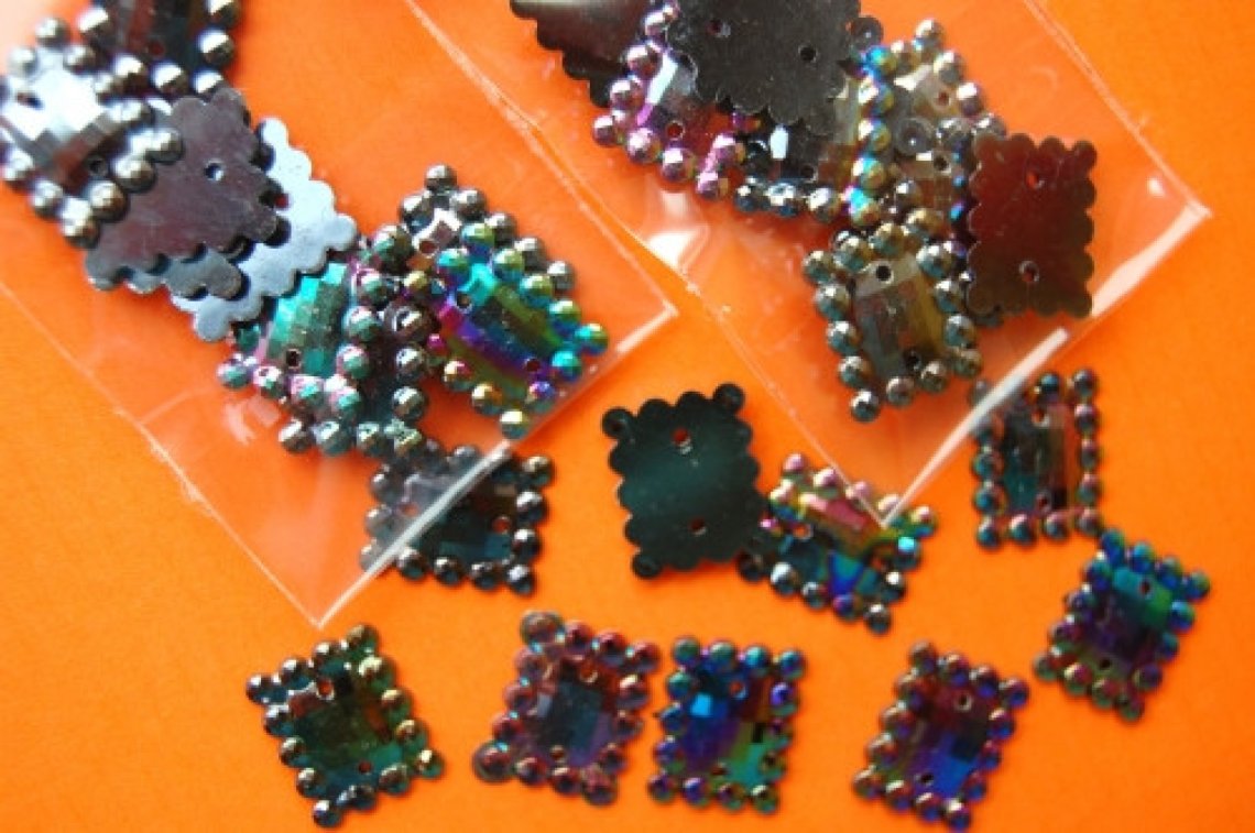 Našívací ozdoba 342 vel.12x15mm balení 2g