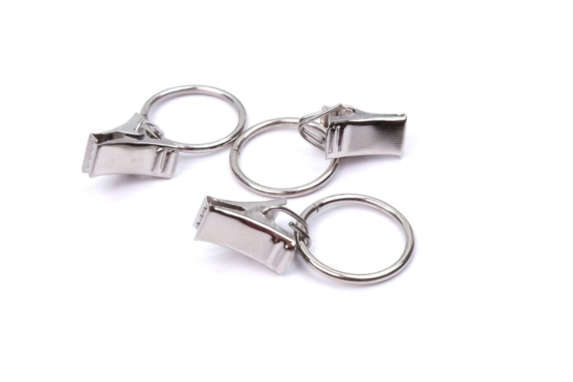 Záclonový kovový kroužek s klipem