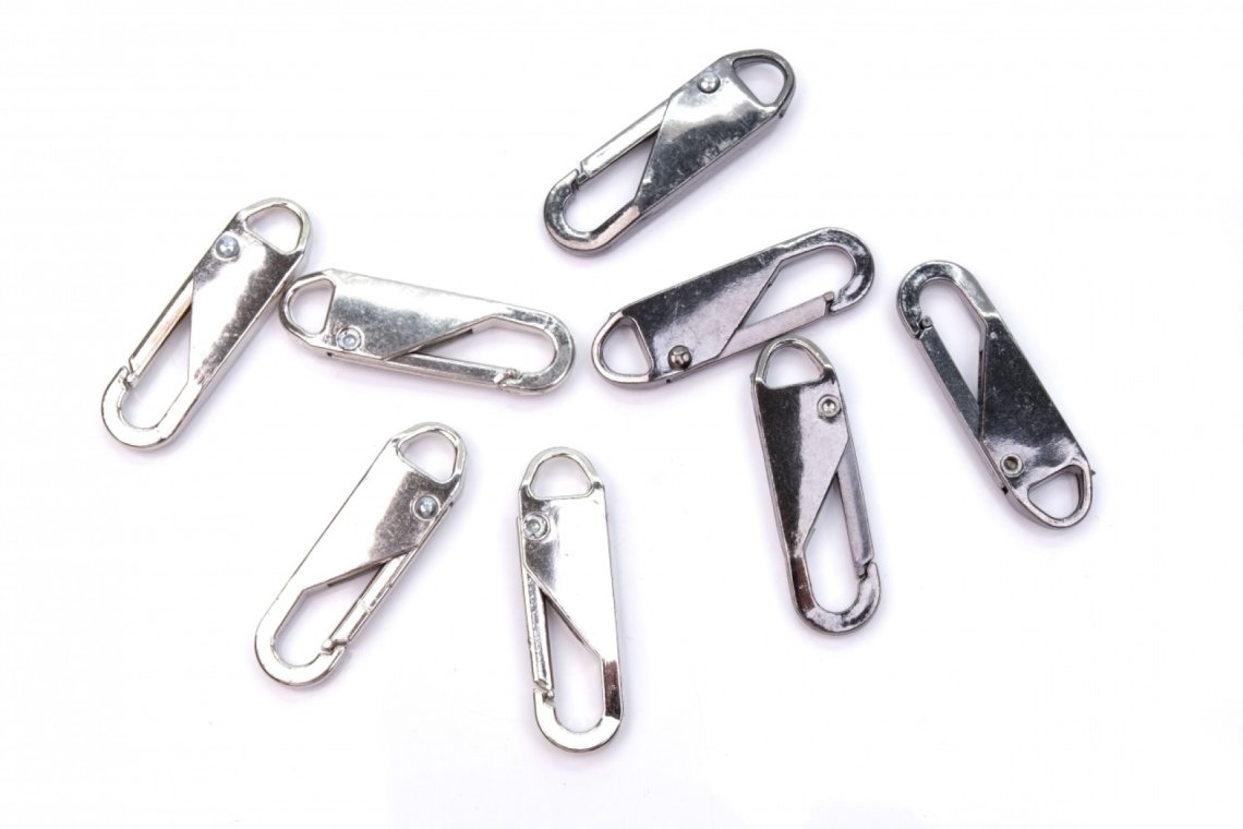 Přívěsek na jezdce plastový